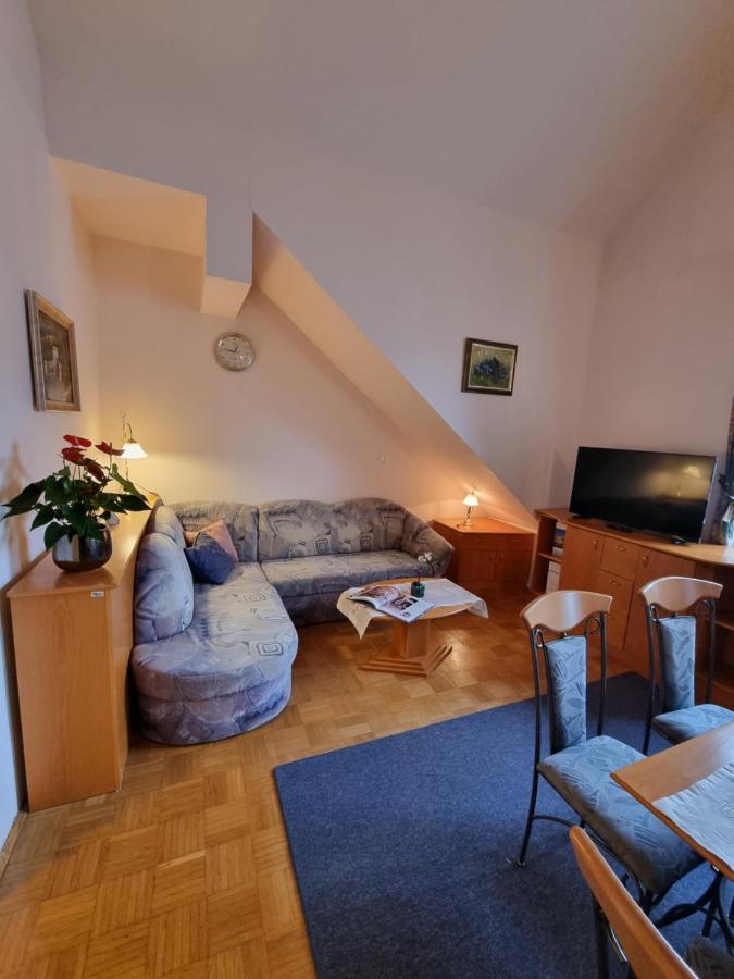 Apartma Vrtnica, Vila Golf 로가스카슬라티나 외부 사진