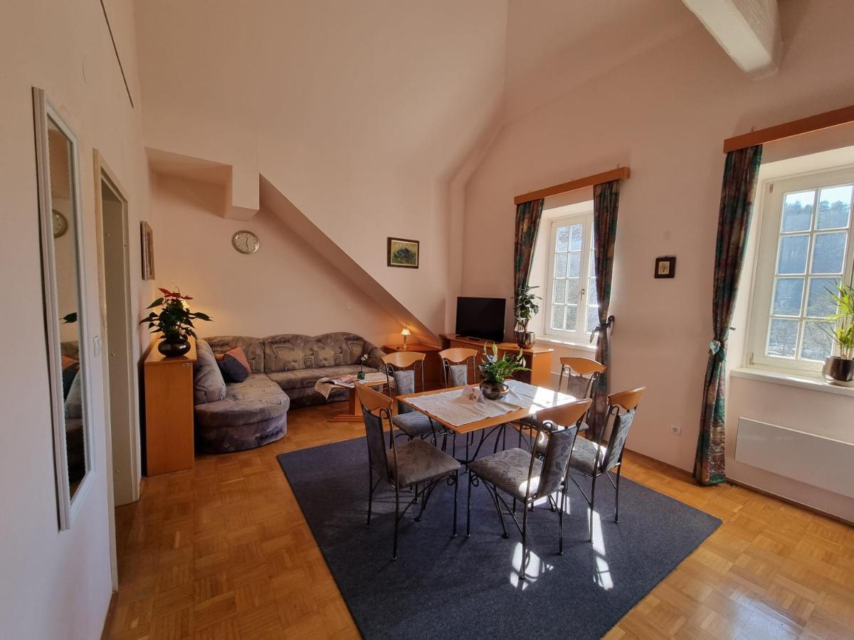 Apartma Vrtnica, Vila Golf 로가스카슬라티나 외부 사진
