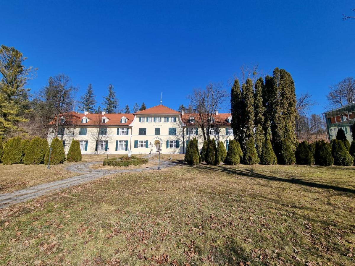 Apartma Vrtnica, Vila Golf 로가스카슬라티나 외부 사진
